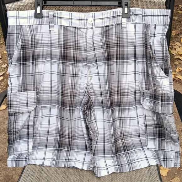 Faded Glory Plaid Cargo Shorts - Black, White, Gray - 42" Waist - Picture 3 of 8